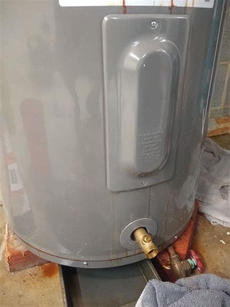 Electric Water Heater Leaking from Side Panel: Quick。